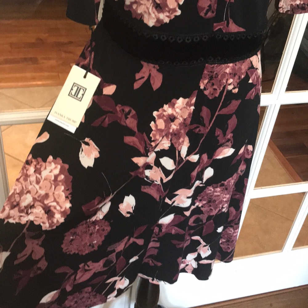 5🌟- Unique Ivanka Trump Dress - Picture 7 of 8